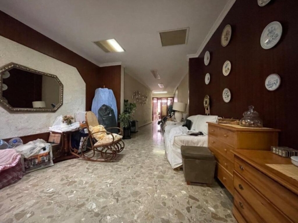 Imagen 3 de Encantadora Casa de Pueblo en Mahón: Espacios Amplios y Encanto Rústico