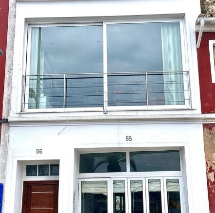 Imagen 3 de Espectacular Casa en Primera Línea del Puerto de Mahón con Impresionantes Vistas al Mar