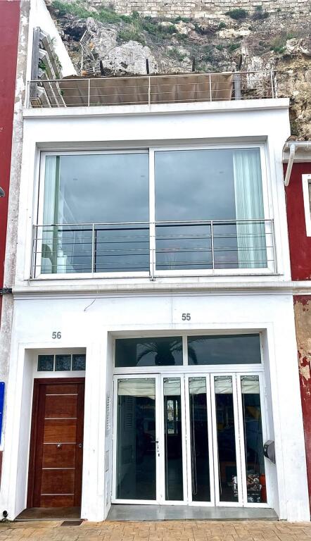 Imagen 3 de Espectacular Casa en Primera Línea del Puerto de Mahón con Impresionantes Vistas al Mar