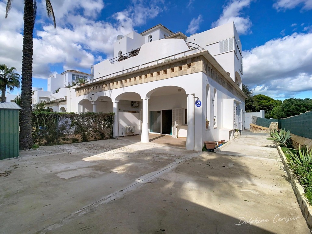 Imagen 3 de Planta baja en Cala Egos con amplia terraza privada al lado de la playa