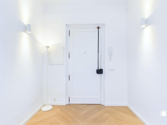 Imagen 3 de Piso increible reformado con Parking - C/ de la Reina Maria Cristina - Palma