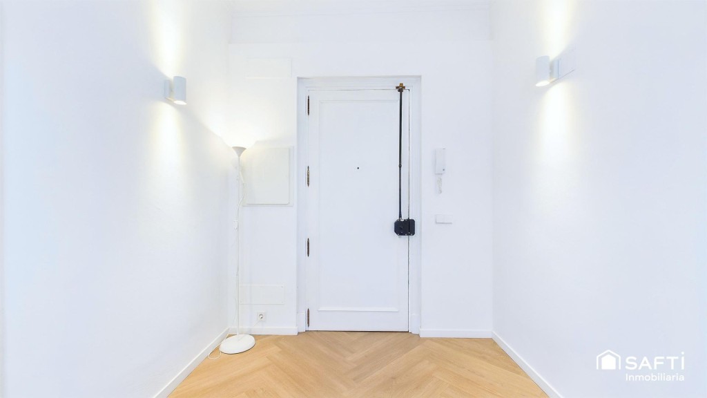 Imagen 3 de Piso increible reformado con Parking - C/ de la Reina Maria Cristina - Palma