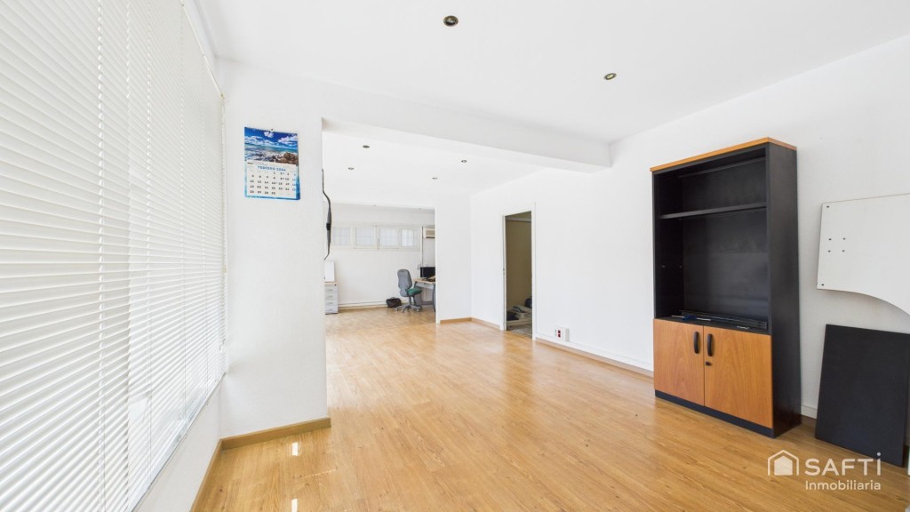 Imagen 2 de Se alquila – Local comercial - gran terraza privada en Santa Ponsa (Via de la Cruz