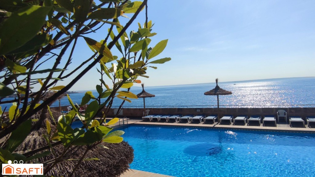 Imagen 1 de PISO CON VISTAS Y ACCESO DIRECTO AL MAR EN ILLETAS