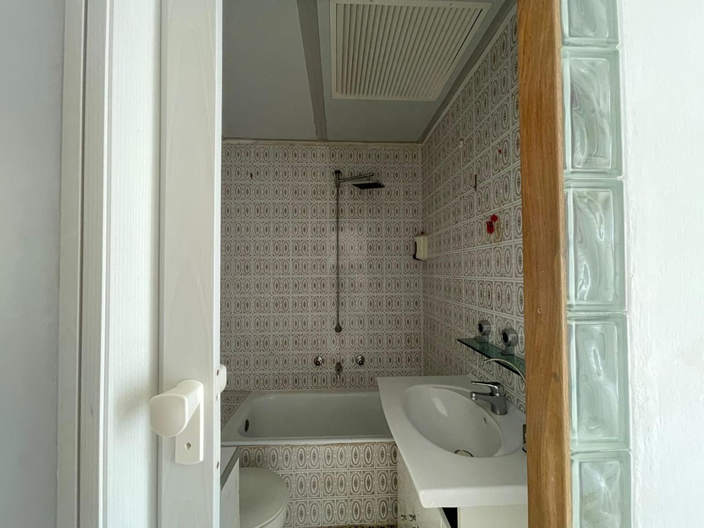 Imagen 4 de Estudio con balcón con vistas panorámicas - Castillo de Bellver y Bahía de Palma - C/ Joan Crespi.