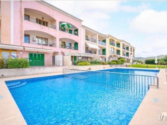 Imagen 2 de Piso con Piscina comunitaria