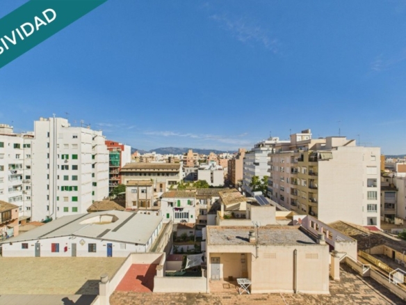 Imagen 2 de Ático con terraza y vistas despejadas - C/ Joan Munar - Palma