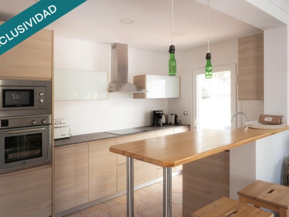 Imagen 2 de Villa con piscina privada y jacuzzi - Licencia turística para 8 personas - Can Picafort - Calle Tords