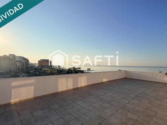 Imagen 1 de Ático con terraza y vistas al mar en Palma