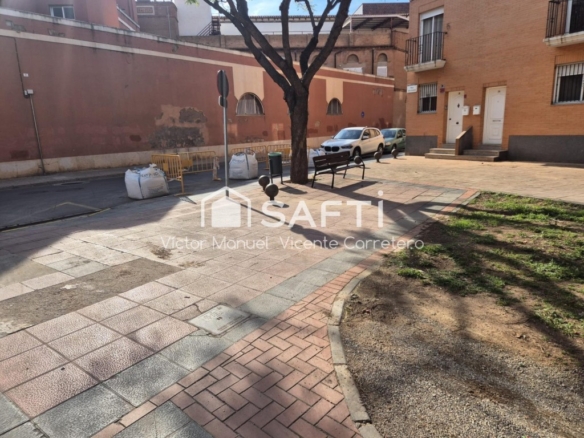 Imagen 3 de plaza de garaje para coche grande