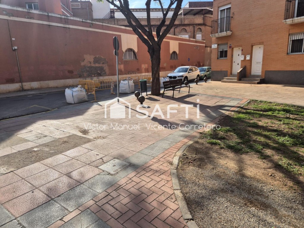 Imagen 3 de plaza de garaje para coche grande