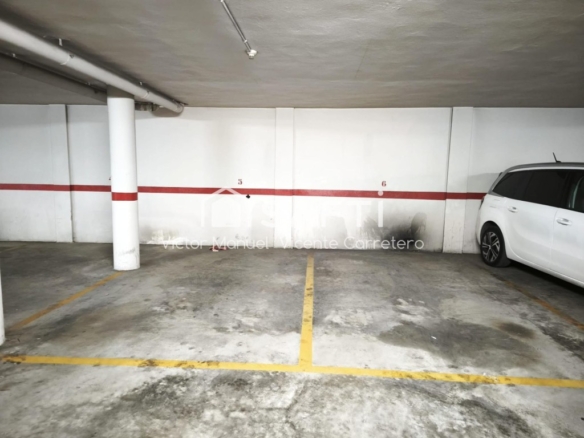 Imagen 1 de plaza de garaje para coche grande