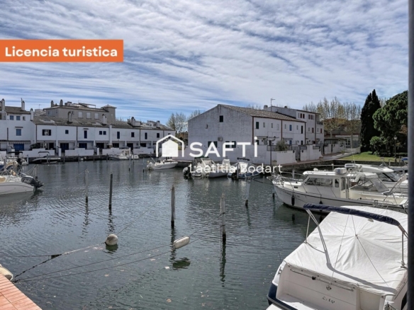Imagen 1 de Casa de pescador con amarre y licencia turística – Empuriabrava