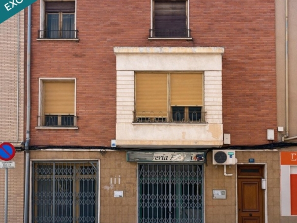 Imagen 1 de ? Casa adosada con local comercial. Gran oportunidad.