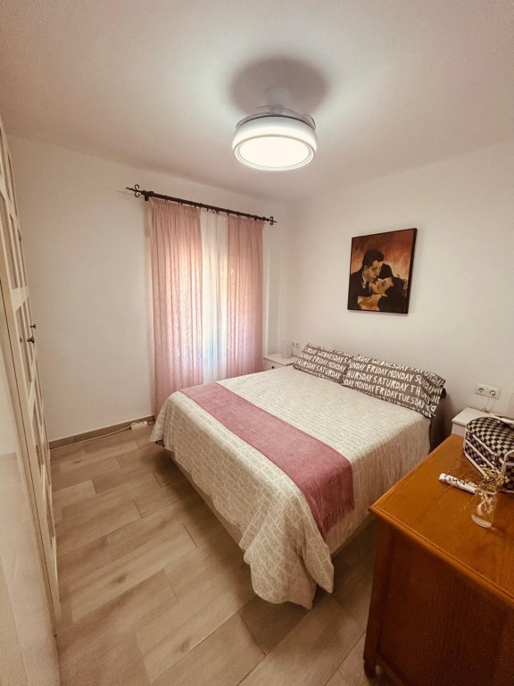 Imagen 4 de Precioso piso reformado con terraza y vistas al lago en un entorno natural único