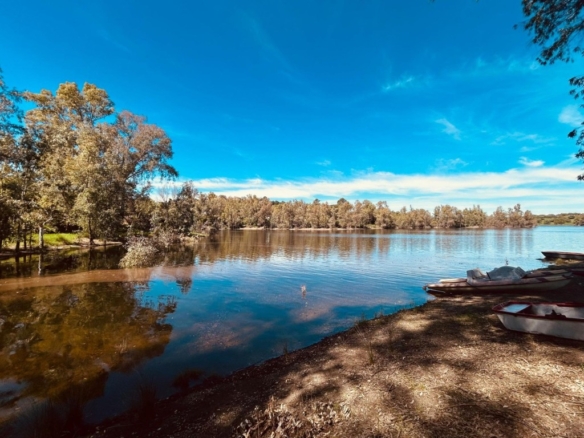 po-1258255-imagen - El Club del Propietario Imagen 1 de Precioso piso reformado con terraza y vistas al lago en un entorno natural único