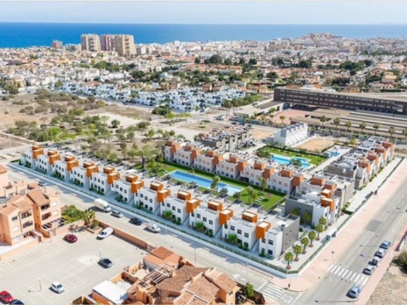 Imagen 2 de Residencial de obra nueva en Torrevieja a 1 km del Mar