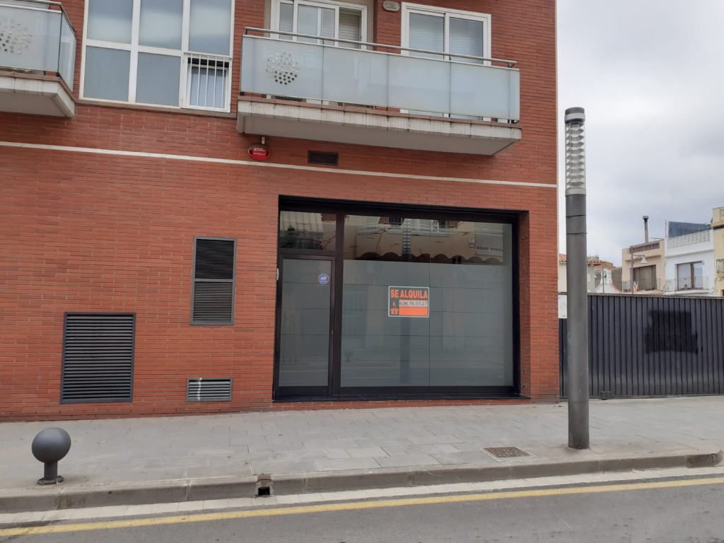 Imagen 1 de Local comercial en Alquiler en Pineda De Mar Barcelona