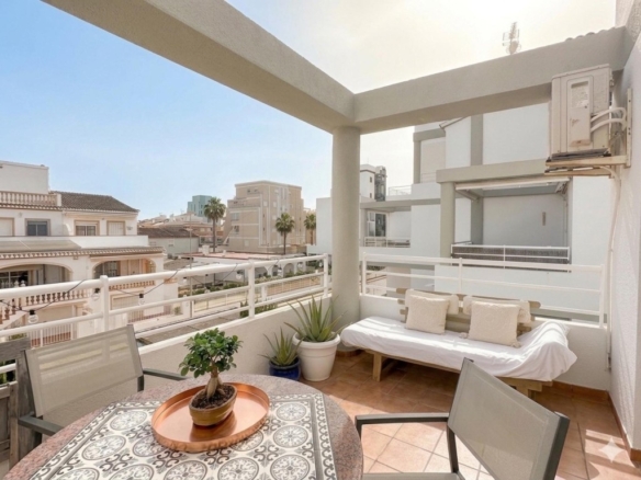 Imagen 1 de Apartamento único con estudio independiente en planta baja — Playa de Oliva