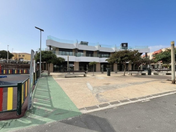 Imagen 1 de SE VENDE CENTRO COMERCIAL EN LA MISMA PLAYA DE LA GARITA