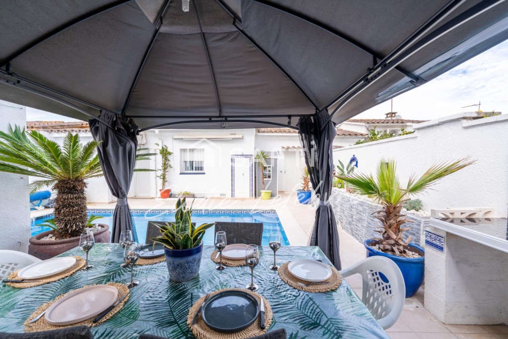 Imagen 2 de Casa Y piscina y licencia turística