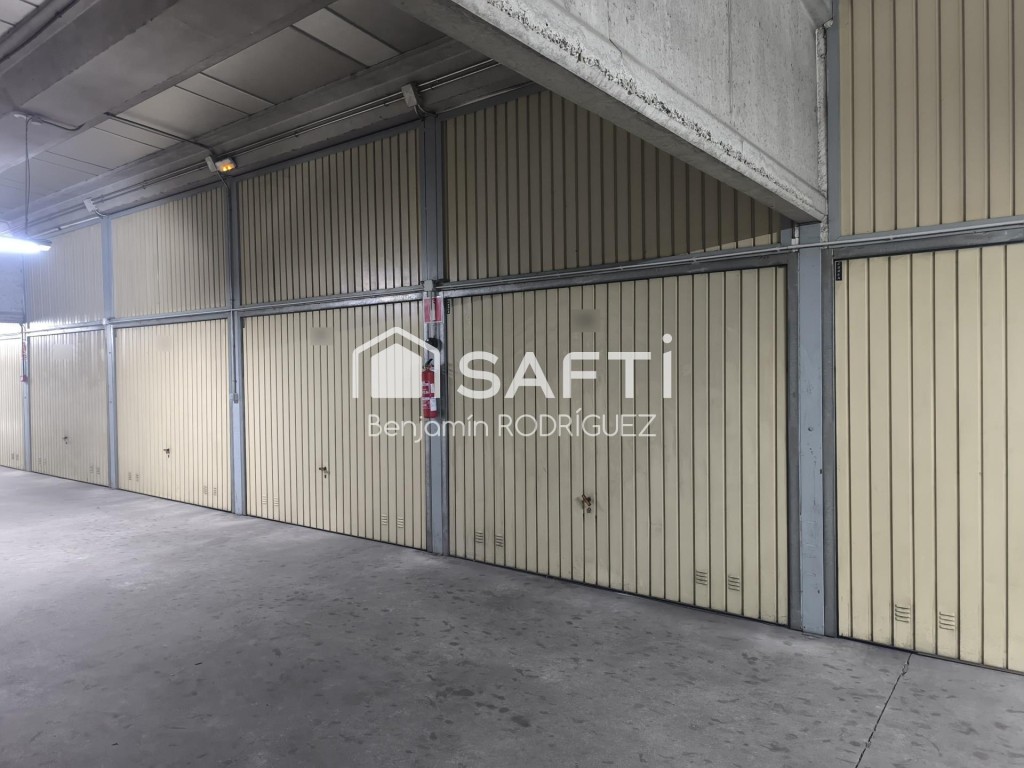 Imagen 1 de ¡A LA VENTA! Garaje Cerrado - Frente a las Piscinas Municipales