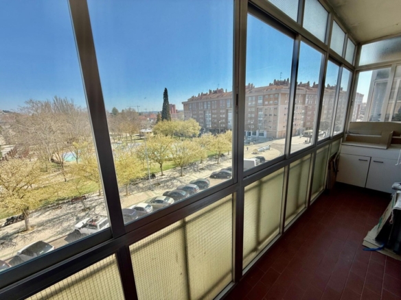 Imagen 2 de PISO AMPLIO Y LUMINOSO AL COMIENZO DE LA AVENIDA ASTURIAS