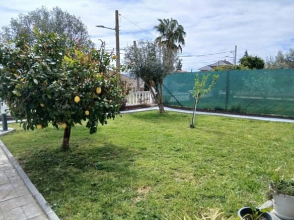 Imagen 4 de Magnífica casa orientada al este donde podrás disfrutar del comfort de un hogar cuidado al detalle y varias zonas al aire libre.