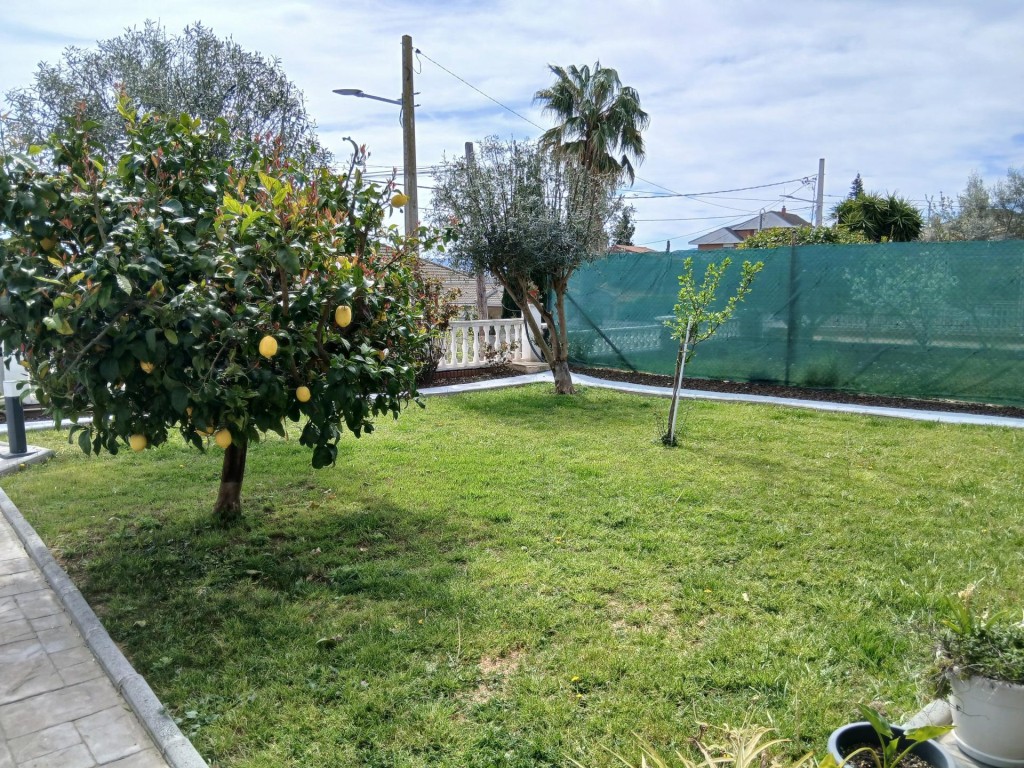 Imagen 4 de Magnífica casa orientada al este donde podrás disfrutar del comfort de un hogar cuidado al detalle y varias zonas al aire libre.