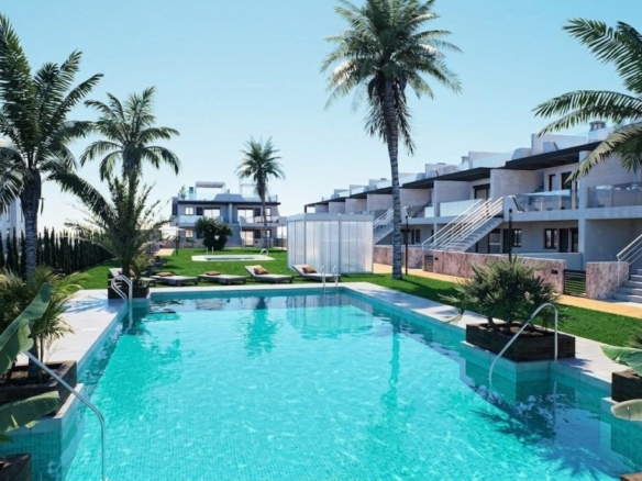 Imagen 2 de Residencial con bungalows nuevos con jardín o solárium cerca de la playa en Pilar de la Horadada