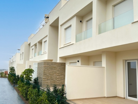 Imagen 2 de Adosada de Obra Nueva en Venta en Algorfa Alicante