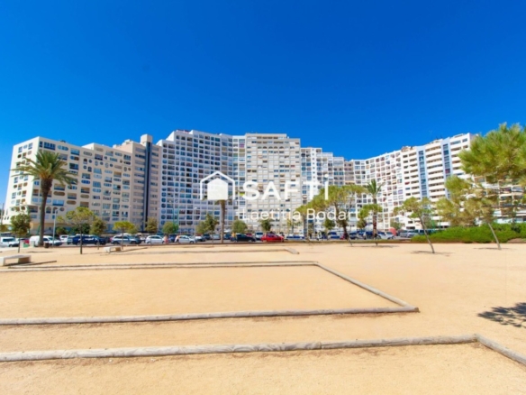 Imagen 1 de Local comercial a 50 m de la playa – Empuriabrava