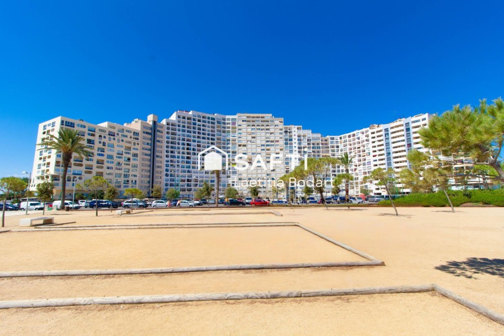 Imagen 1 de Local comercial a 50 m de la playa – Empuriabrava