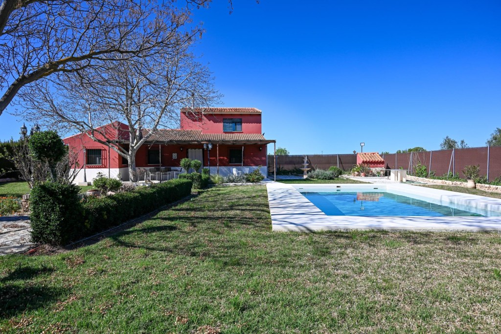 Imagen 1 de Exclusiva casa de campo URBANA en la Vega de Antequera