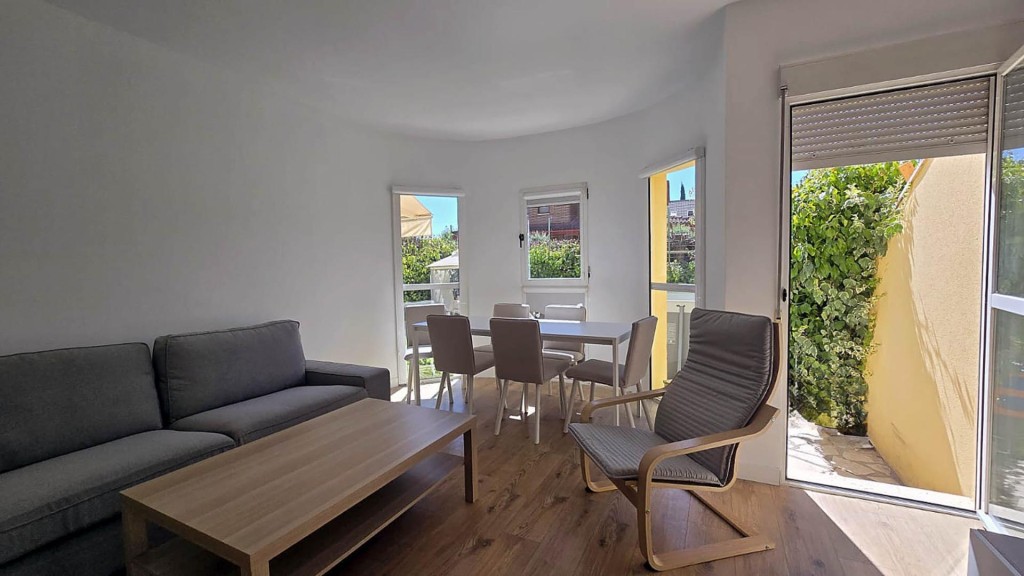 Imagen 3 de REFORMADAS HABITACIONES EN ALQUILER PARA CHICAS ESTUDIANTES DE LA UAX EN VILLANUEVA DE LA CAÑADA