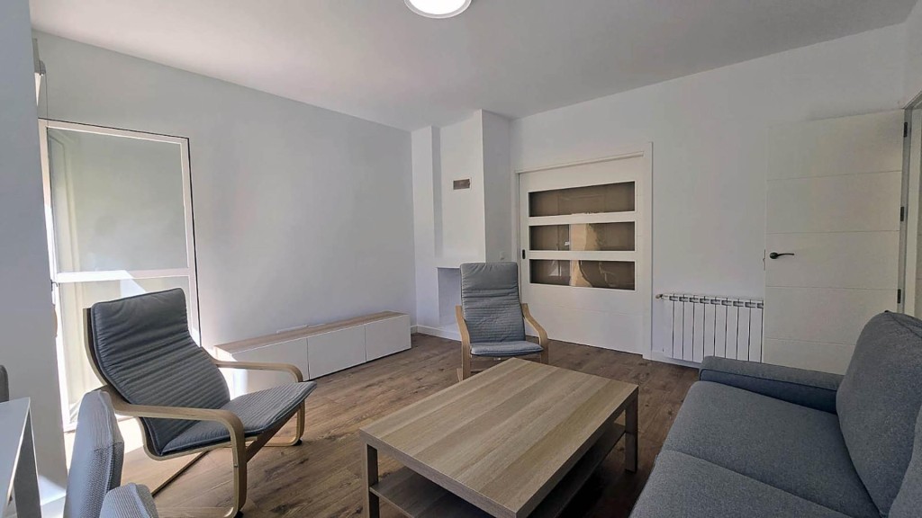 Imagen 4 de REFORMADAS HABITACIONES EN ALQUILER PARA CHICAS ESTUDIANTES DE LA UAX EN VILLANUEVA DE LA CAÑADA