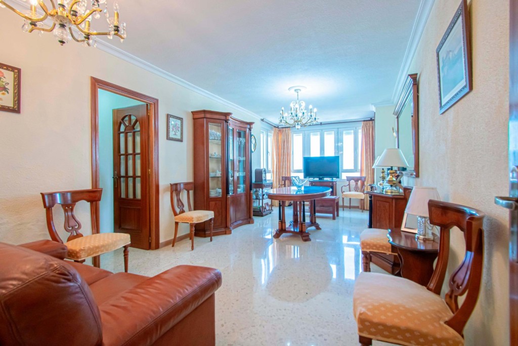 Imagen 2 de Oportunidad de inversión o vivienda a tu medida en Barriada de los Príncipes