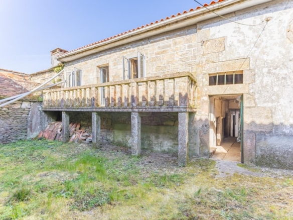 Imagen 2 de Casa de piedra en Forcarei con 363 m2 y patio – oportunidad de rehabilitación