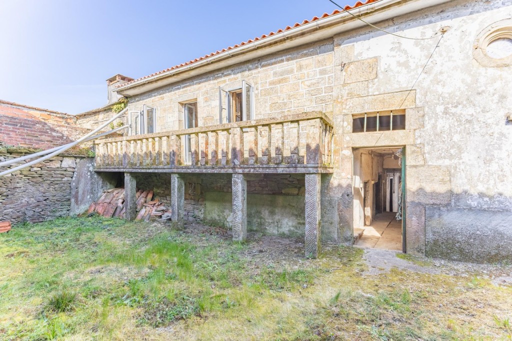 Imagen 2 de Casa de piedra en Forcarei con 363 m2 y patio – oportunidad de rehabilitación