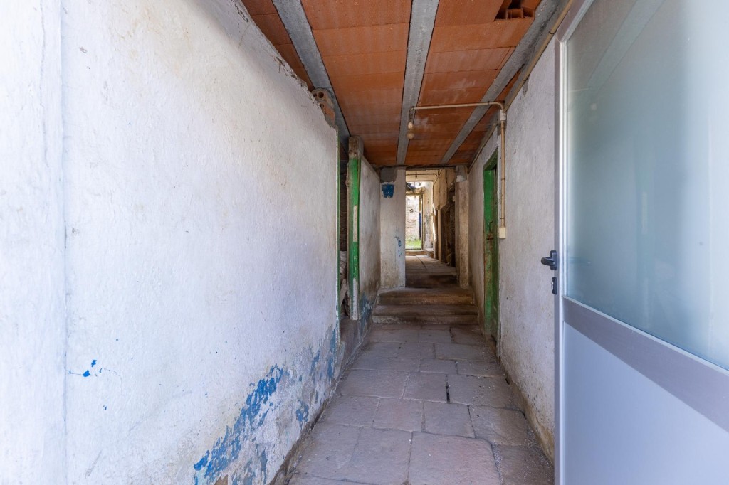 Imagen 3 de Casa de piedra en Forcarei con 363 m2 y patio – oportunidad de rehabilitación