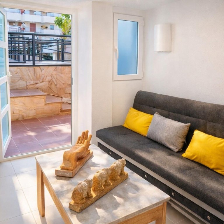 Imagen 1 de Local adaptado a vivienda en San Eugenio – Costa Adeje