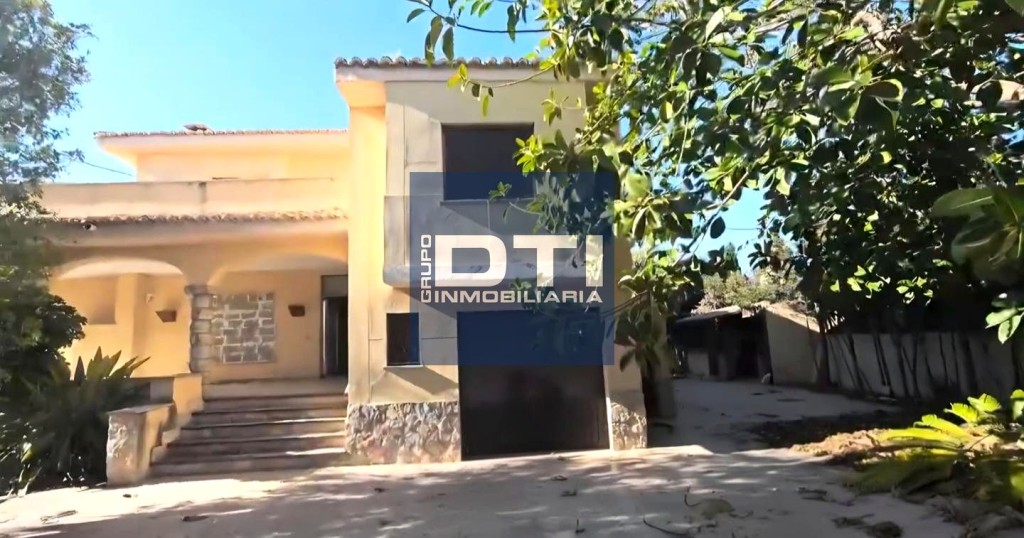 Imagen 1 de Chalet independiente en venta en El Campello (Alicante) – 4 dormitorios