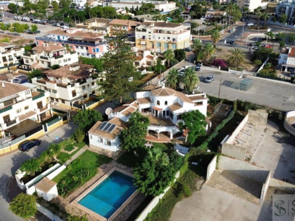 Imagen 2 de Casa-Chalet en Venta en Alicante Alicante