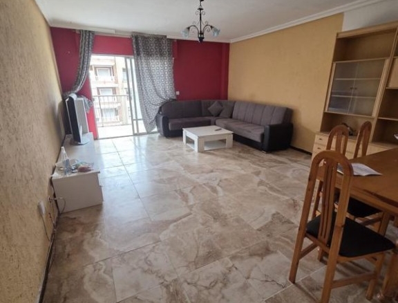 de 99m2 con 2 dormitorios y 1 baño con plaza de garaje