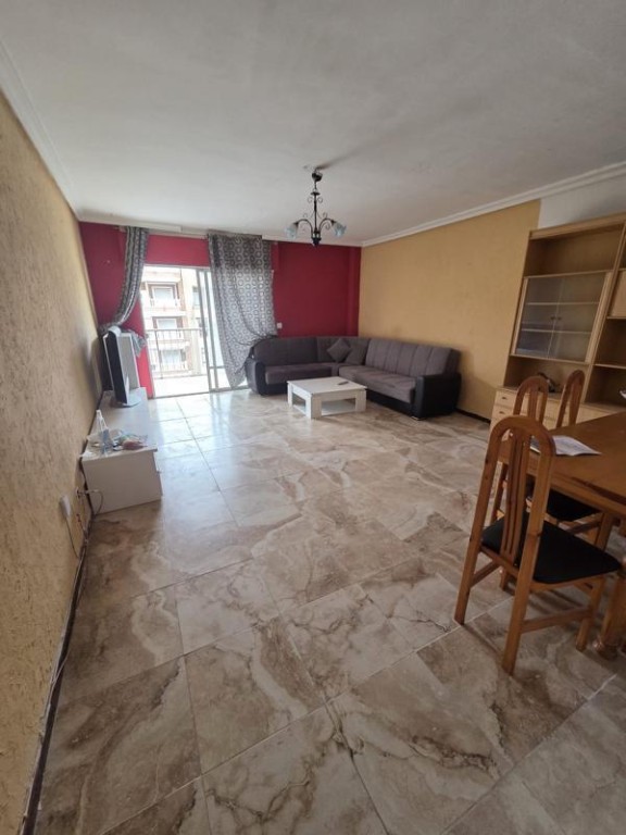de 99m2 con 2 dormitorios y 1 baño con plaza de garaje