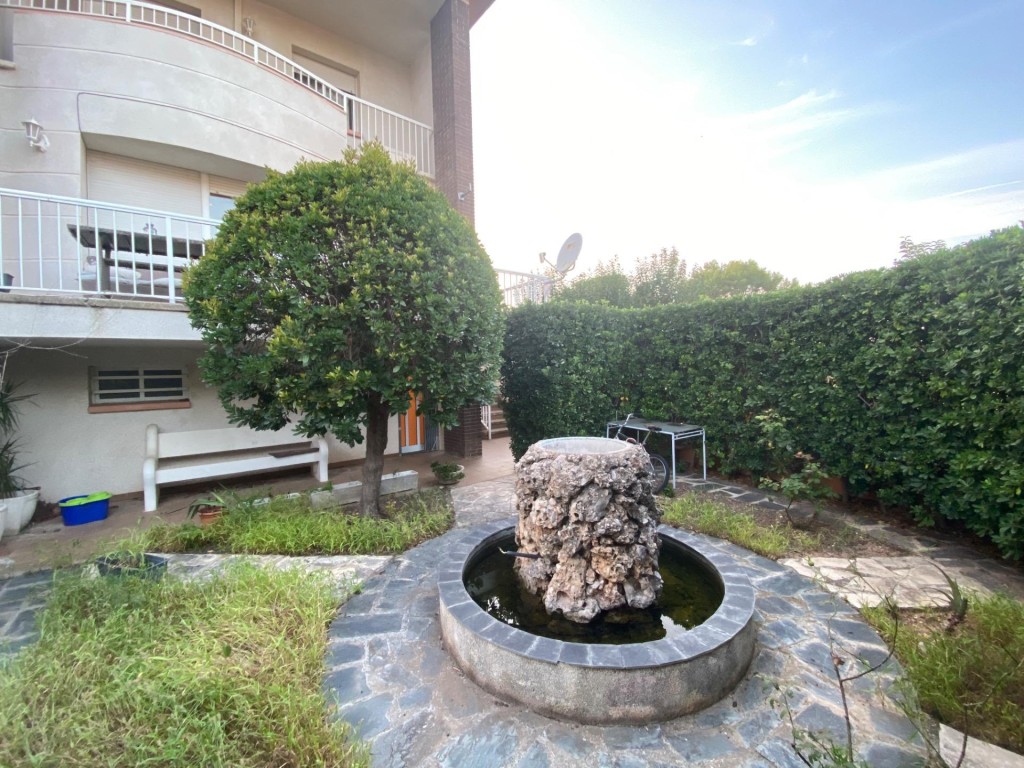 Imagen 4 de Exclusiva casa a tres vientos con jardín en Santa Bárbara