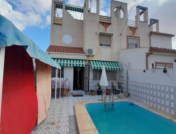 de 86m2 con 4 dormitorios y 3 baños con plaza de garaje