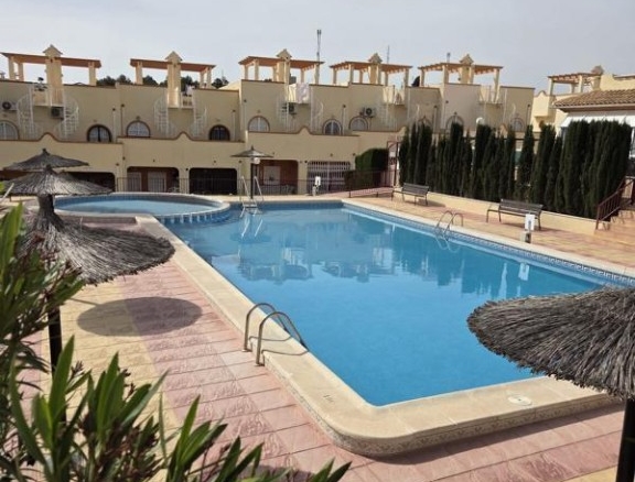 de 105m2 con 3 dormitorios y 2 baños con plaza de garaje