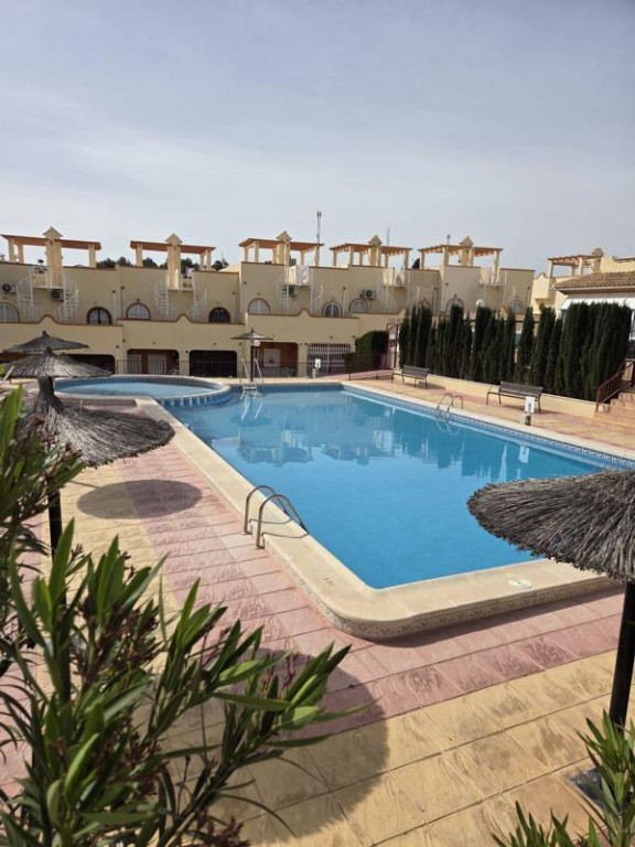 de 105m2 con 3 dormitorios y 2 baños con plaza de garaje