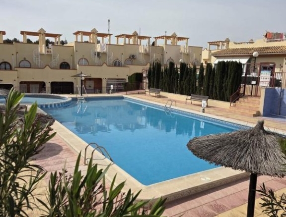 de 105m2 con 3 dormitorios y 2 baños con plaza de garaje